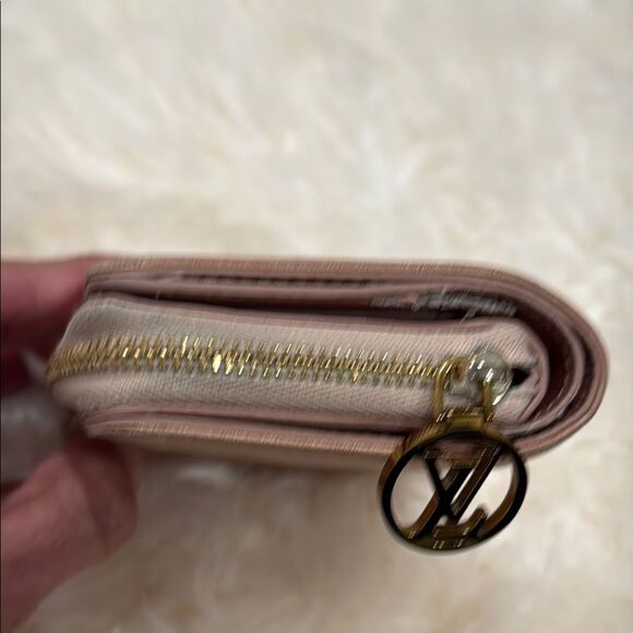 Louis Vuitton Lou Coussin Wallet Pink Lambskin Monogram Authentic Gold Hardware - Picture 6 of 16